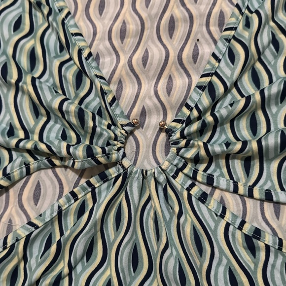 Blue abstract design crop - Picture 3 of 3